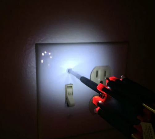 Destornillador con Linterna Multifunción 8 en 1